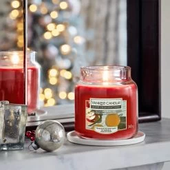Yankee Candle Christmas Scent Medium Jar Festive 340g 60 Hours